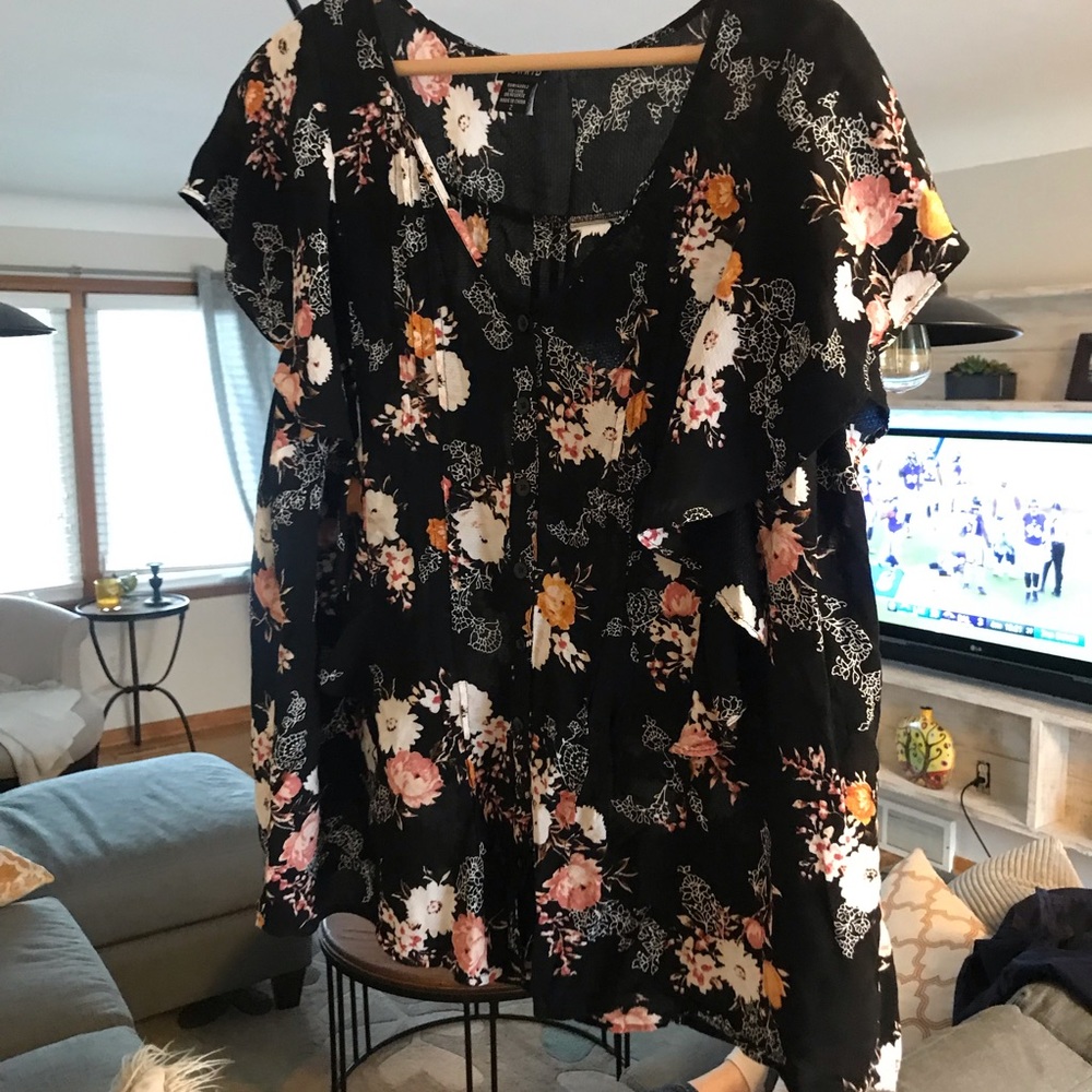 Size 2x Torrid Floral short sleeve blouse